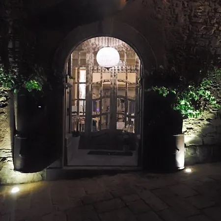 ベッド・アンド・ブレックファスト Le Bifore コルトーナ