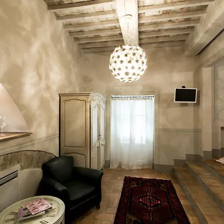 ベッド・アンド・ブレックファスト Le Bifore コルトーナ