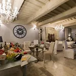 Le Bifore Bed and breakfast