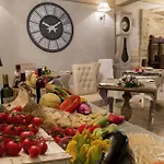 Le Bifore Bed and breakfast