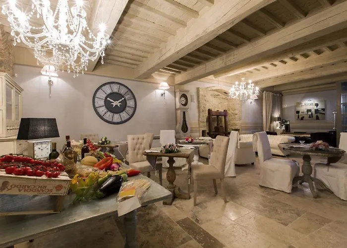 Le Bifore Bed and Breakfast